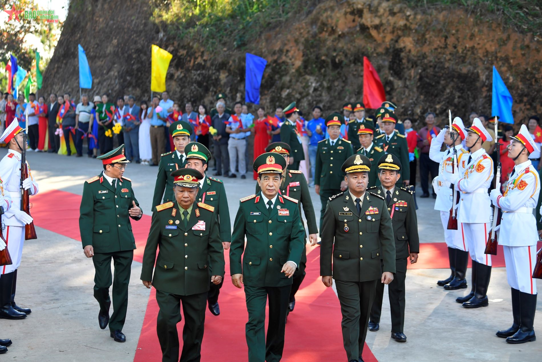 Lực lượng bảo vệ biên giới Việt Nam-Lào-Campuchia phối hợp tuần tra, kiểm tra cột mốc ngã ba biên giới